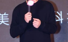 女星互撕娱乐圈吃瓜,女星互撕大战，吃瓜群众围观